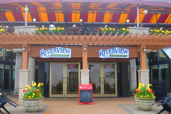Ark Limousines Toronto Reviews A meal overlooking the Niagara Falls | Toronto Bus Co. LTD